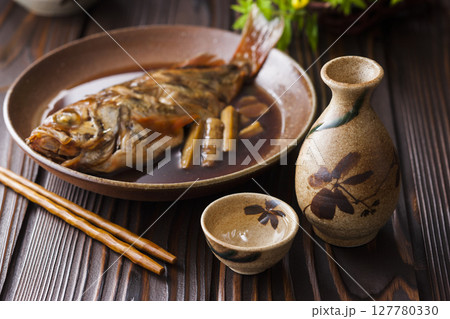 日本酒とめばるの煮付け 127780330