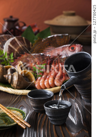日本酒と北海鮮魚食材 127780425