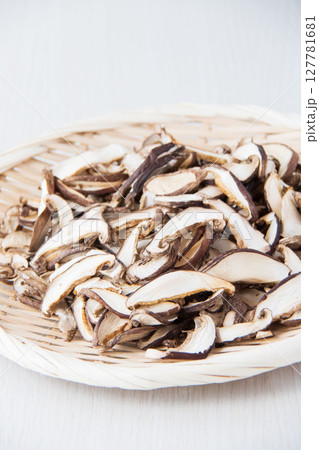 干ししいたけスライス 127781681