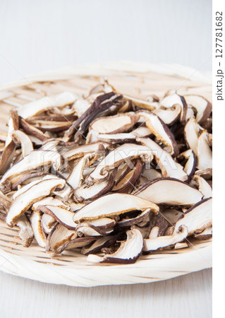 干ししいたけスライス 127781682