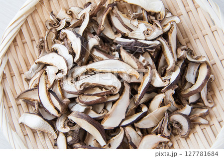 干ししいたけスライス 127781684