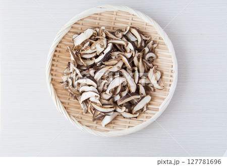 干ししいたけスライス 127781696