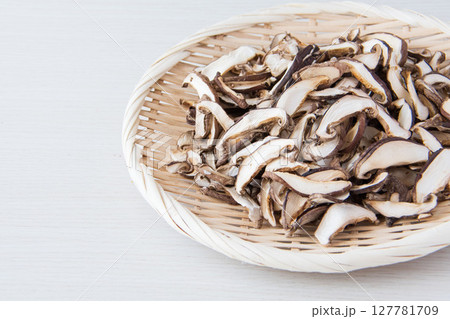 干ししいたけスライス 127781709