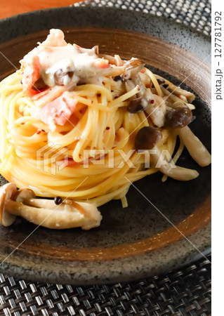 しめじのクリームパスタ しめじのクリームパスタ 127781792