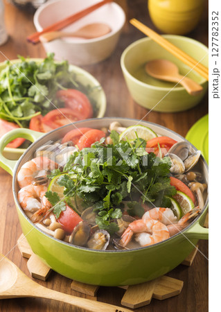 パクチー鍋 127782352