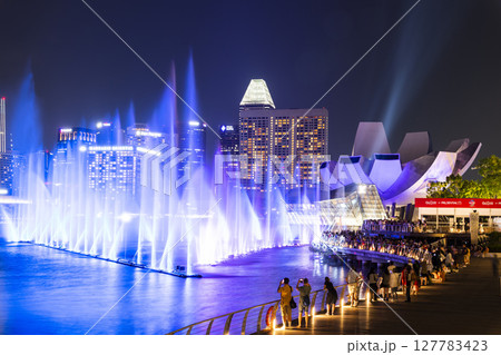 Beautiful view of the nightly music, water, and light show at Marina Bay Sands, here is an integrated resort fronting Marina Bay in Singapore. 127783423