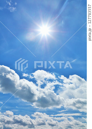 夏の青空と雲　そして太陽 127783557