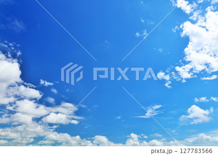 夏の青空と雲 夏の青空と雲 127783566