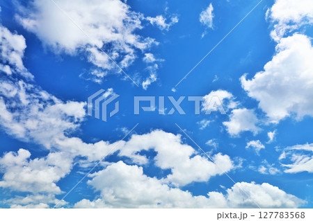 夏の青空と雲 夏の青空と雲 127783568