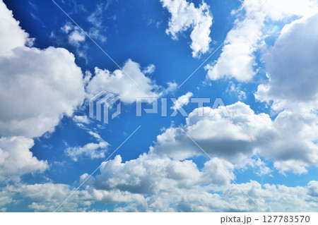 夏の青空と雲 夏の青空と雲 127783570