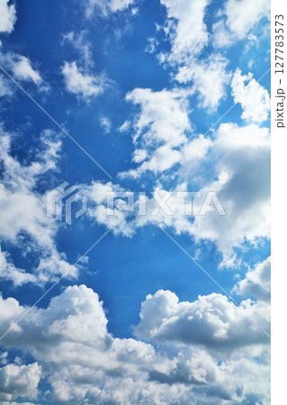 夏の青空と雲 夏の青空と雲 127783573