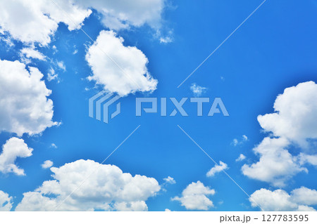 夏の青空と雲 夏の青空と雲 127783595