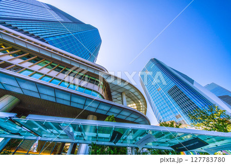 日本の東京都市景観6月22日。高輪ゲートウェイ駅前の高輪ゲートウェイシティなどを望む=令和7年 日本の東京都市景観6月22日。高輪ゲートウェイ駅前の高輪ゲートウェイシティなどを望む=令和7年 127783780