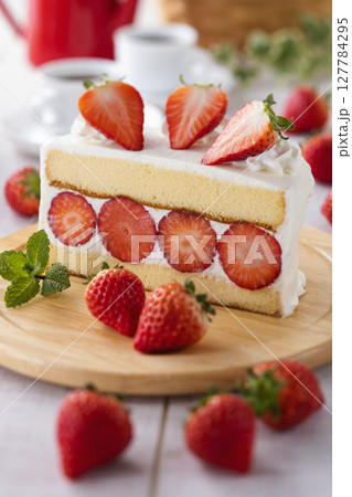 苺のショートケーキ 127784295