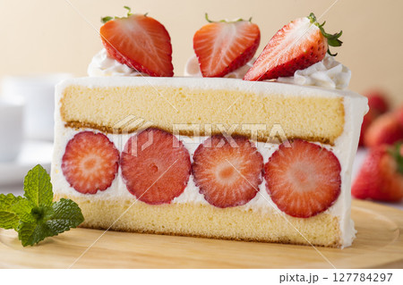 苺のショートケーキ 127784297