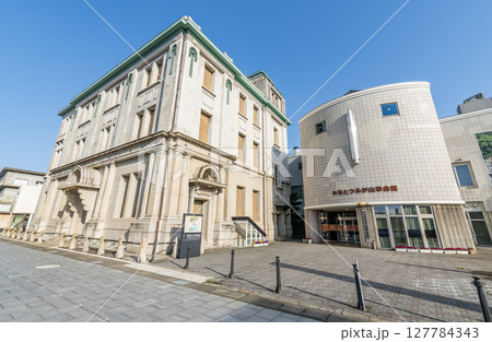 福井県敦賀市　快晴のみなとつるが山車会館と敦賀市立博物館 127784343