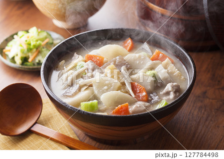 豚肉と根菜の粕汁 127784498