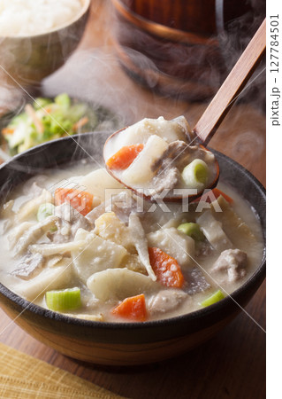 豚肉と根菜の粕汁 127784501