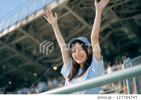 観客席で応援する女性「AI生成画像」 観客席で応援する女性「AI生成画像」 127784745