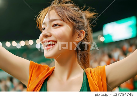 観客席で応援する女性「AI生成画像」 観客席で応援する女性「AI生成画像」 127784749