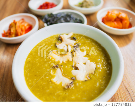 本場韓国のアワビ粥 127784832