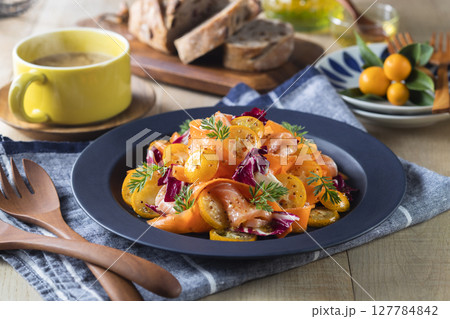 金柑とにんじんのサーモンマリネサラダ  127784842