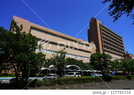 青空に映える子どものための病院　6月世田谷1379国立成育医療研究センター 127785158