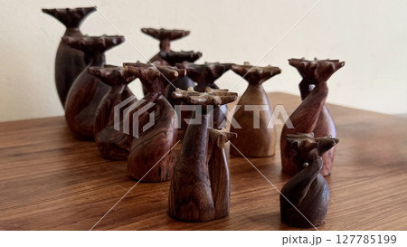 斜め上から見たミニチュア並木（俯瞰アングル） 127785199