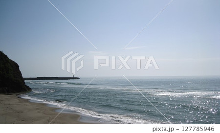 夏の青空と青い海と白い砂浜と緑の岬 夏の青空と青い海と白い砂浜と緑の岬 127785946
