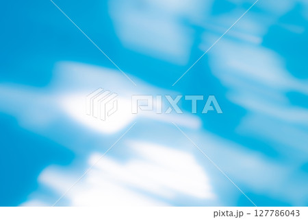 ブルーに白の背景素材 ブルーに白の背景素材 127786043