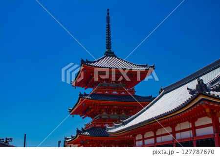 【京都風景】清水寺と京都市街の美しい遠景 【京都風景】清水寺と京都市街の美しい遠景 127787670