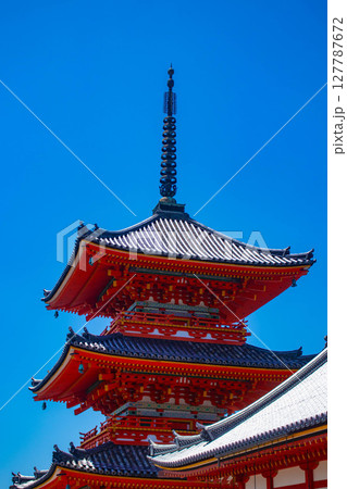 【京都風景】清水寺と京都市街の美しい遠景 127787672