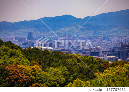 【京都風景】清水寺と京都市街の美しい遠景 127787682