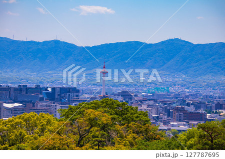 【京都風景】清水寺と京都市街の美しい遠景 127787695