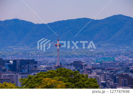 【京都風景】清水寺と京都市街の美しい遠景 127787696