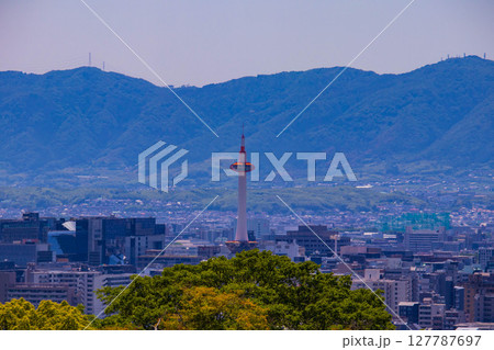 【京都風景】清水寺と京都市街の美しい遠景 127787697