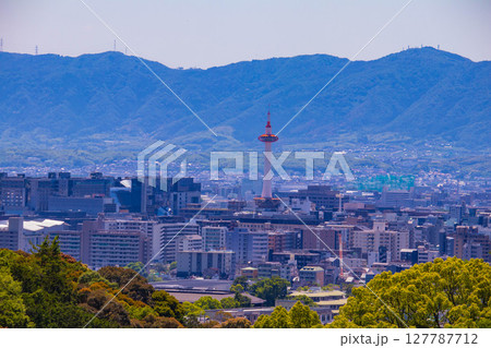【京都風景】清水寺と京都市街の美しい遠景 127787712