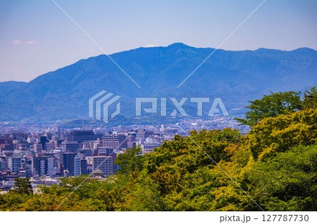 【京都風景】清水寺と京都市街の美しい遠景 127787730