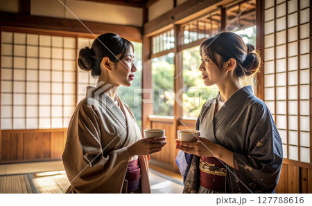 お茶を飲む着物姿の女性 お茶を飲む着物姿の女性 127788616