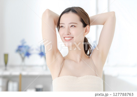 わき脱毛・ムダ毛処理の美容素材に最適な若い女性。美しい脇 わき脱毛・ムダ毛処理の美容素材に最適な若い女性。美しい脇 127788763