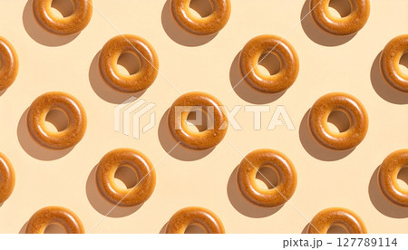 シンプルなベーグルが並ぶパターン背景 127789114
