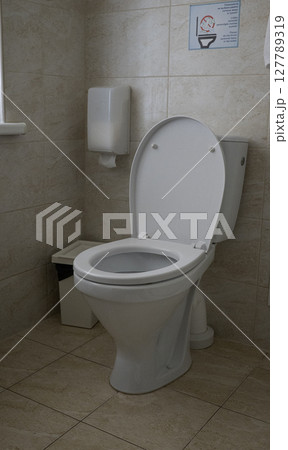 Toilet in the hotel room 127789319