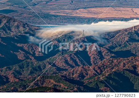晩秋の丹沢・檜洞丸から見る山中湖の滝雲 127790823