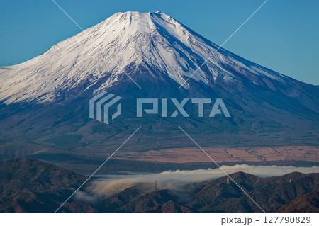 丹沢・檜洞丸から見る富士山と山中湖の滝雲 127790829