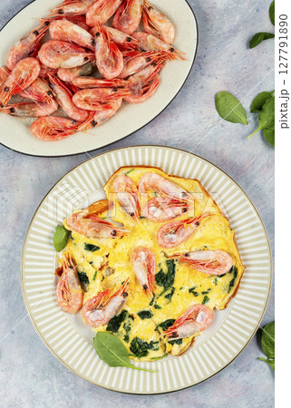 Scrambled eggs with shrimp. 127791890