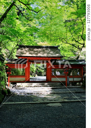 京都・鴨川の水源『貴船川』沿いに建つ… 貴船神社・奥宮 127793008