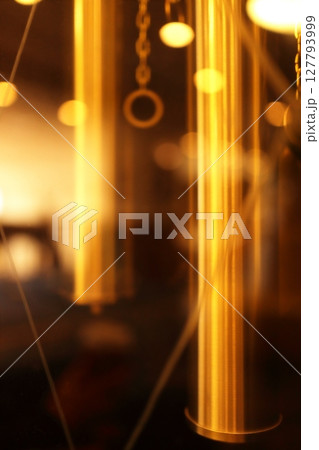 レトロ調の大型の振り子時計 127793999