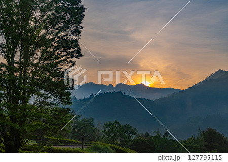 （宮崎県）日之影町　青雲橋公園から見る日の出 127795115