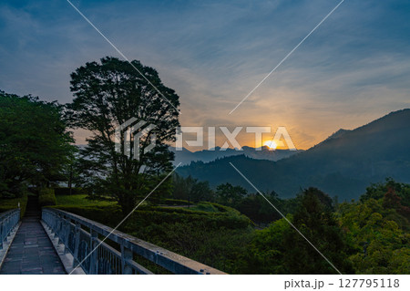 （宮崎県）日之影町　青雲橋公園から見る日の出 127795118