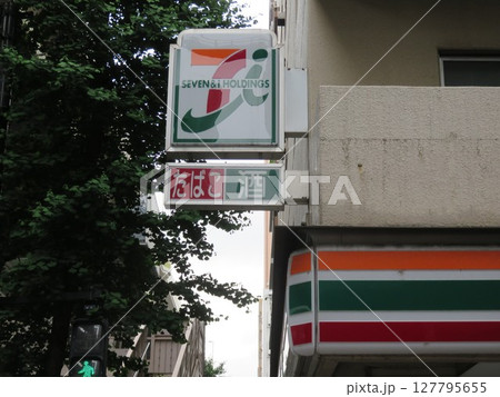 コンビニの看板 127795655